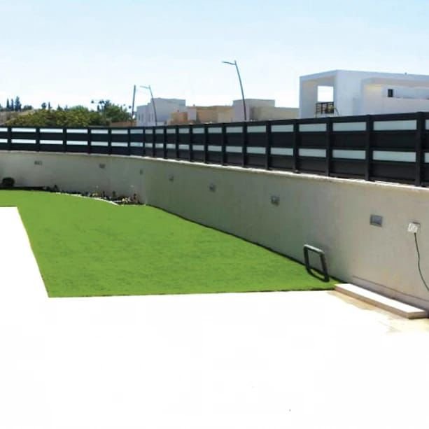 עבודות חוץ – חומה לחצר פרטית ושדרוג חזית